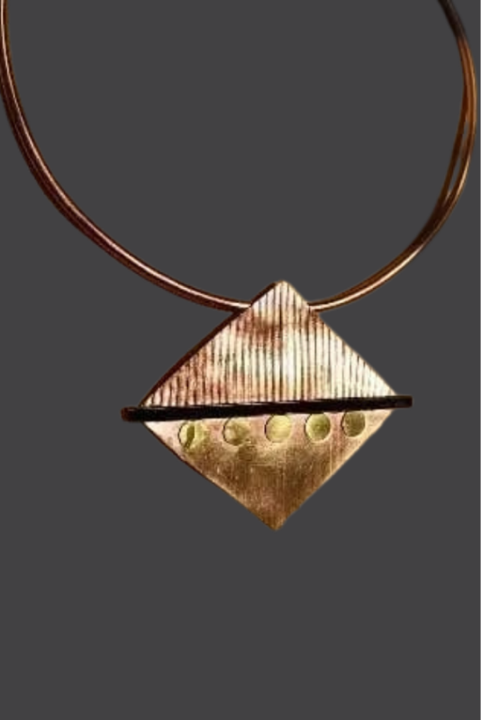 QUADRILATERAL NECKPIECE